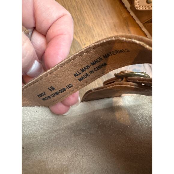 BareTraps BeTrue Persy Ankle Strap Flat Sandals Tan Vegan Leather Women Sz 6M - Picture 7 of 7